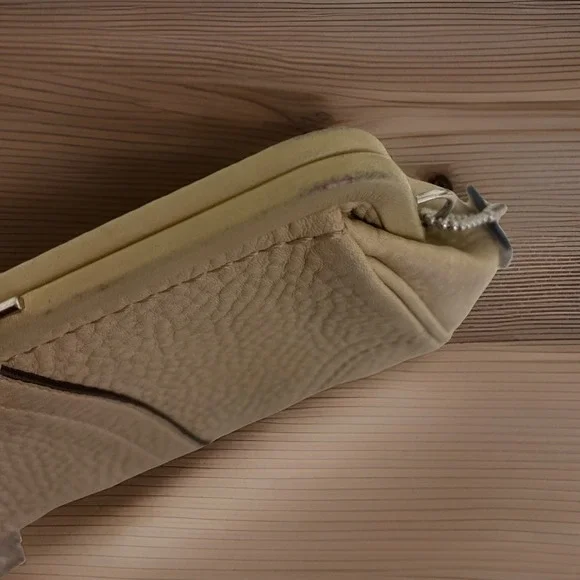 Vintage COACH Soho Kisslock Cosmetic Bag Purse Beige Pebbled Leather Y2K Read - Picture 6 of 7